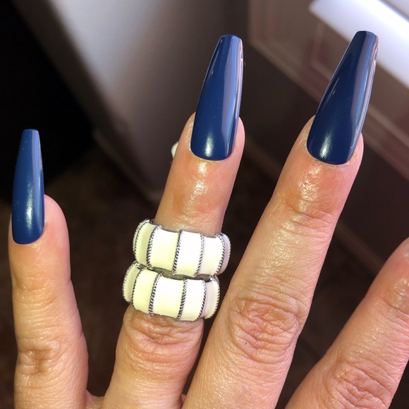 BEAUTIFUL WHITE AND SILVER STAINLESS STEEL RING NEW 🔥SIZE6 - Picture 6 of 8